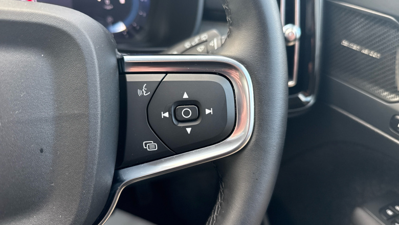 Volvo XC40 2.0 B4P Ultra Dark 5dr Auto Petrol Estate